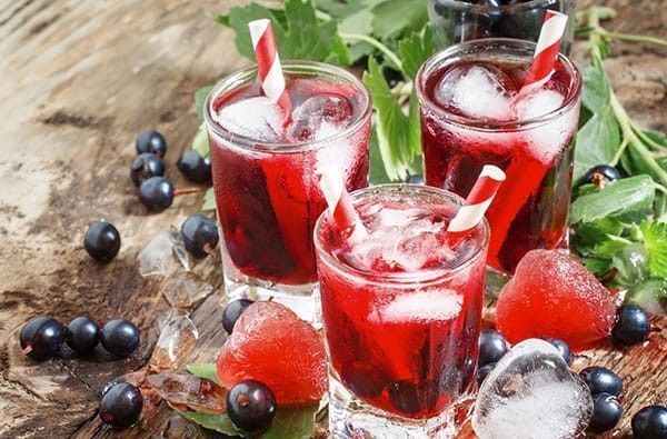 Cassis: come e con cosa gustare il liquore rosso tipico della Borgogna