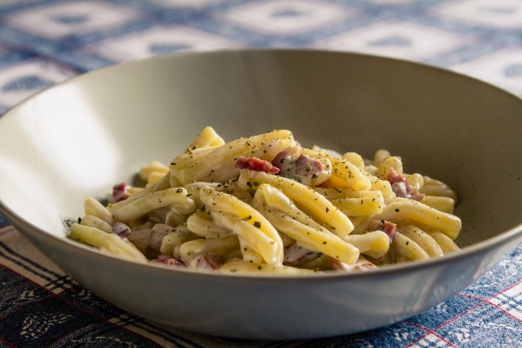 Pasta caprino e speck