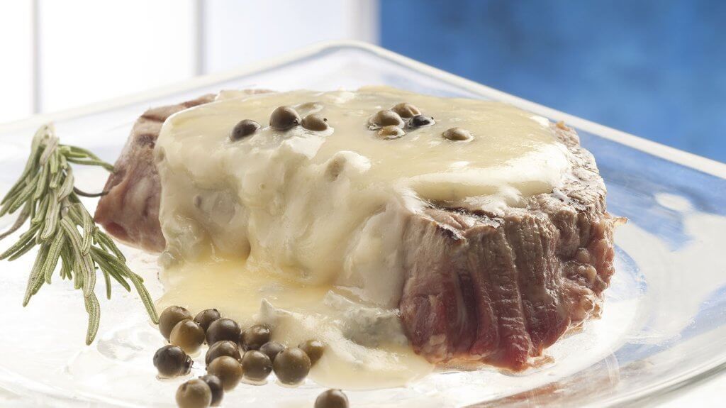 Fette-di-Filetto-con-salsa-al-roquefort