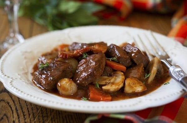 Boeuf Bourguignon - Un Piatto Classico della Cucina Francese