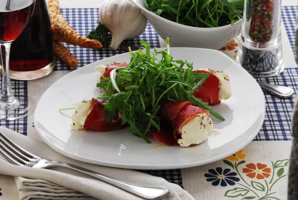 Involtini di bresaola e caprino