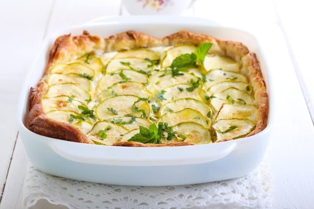 Torta salata con formaggio di capra e zucchine