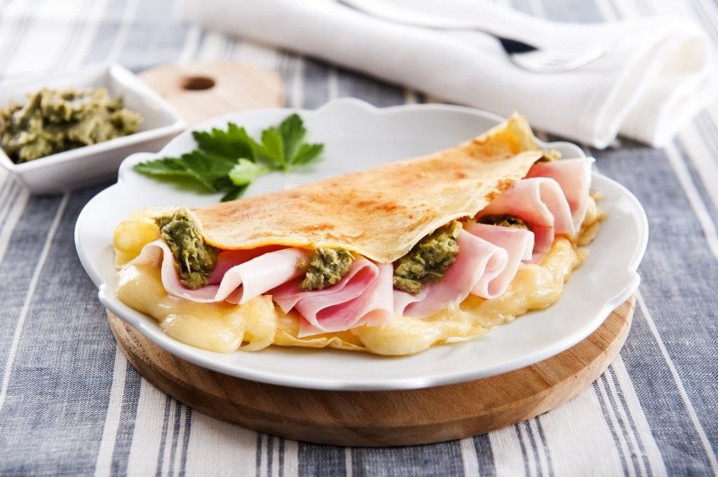 Crêpes emmental, prosciutto di praga e crema di carciofi
