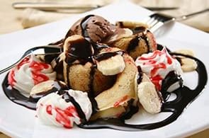 Crepes con gelato e frutta