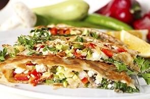 Crespelle con peperoni rucola e brie