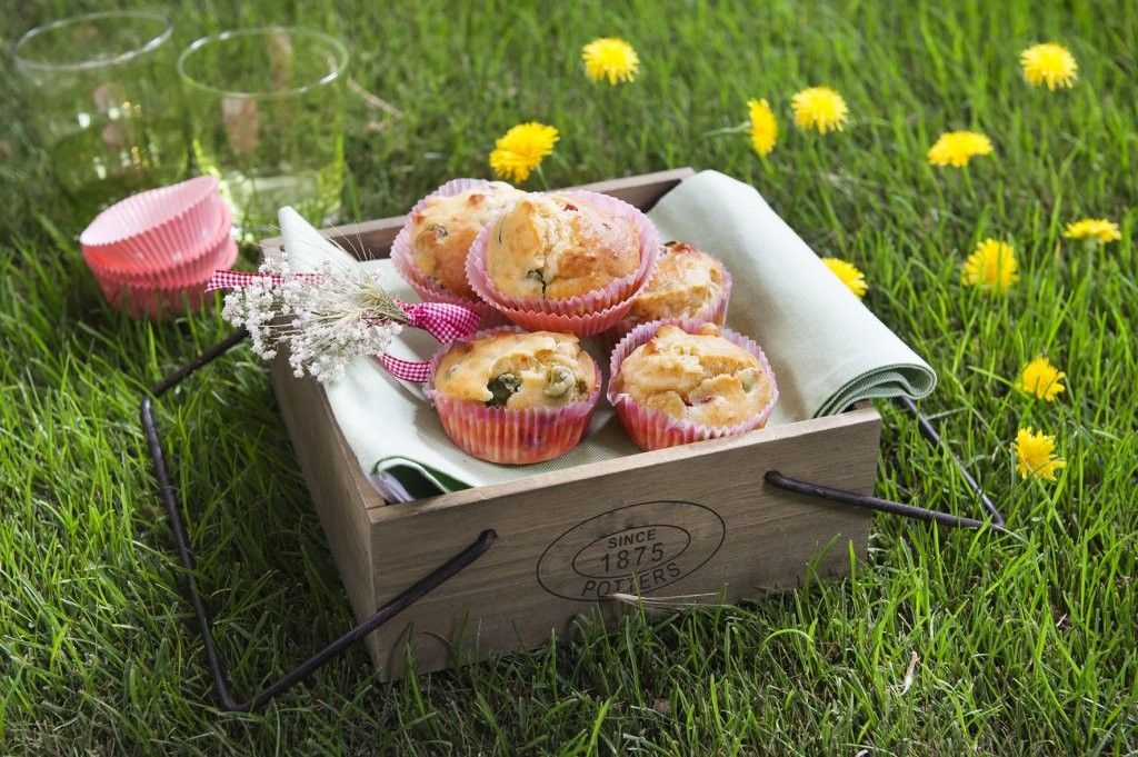 Muffin con fave, salame e emmental