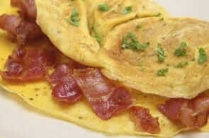 Omelette con pancetta e brie