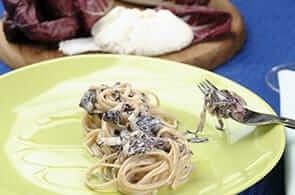 Pasta con radicchio e camembert