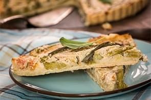 Torta salata con asparagi e formaggio di capra