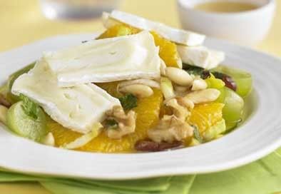 Insalata di frutta e Camembert