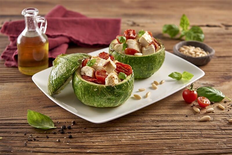 Zucchine al forno ripiene di pomodorini, feta greca e basilico